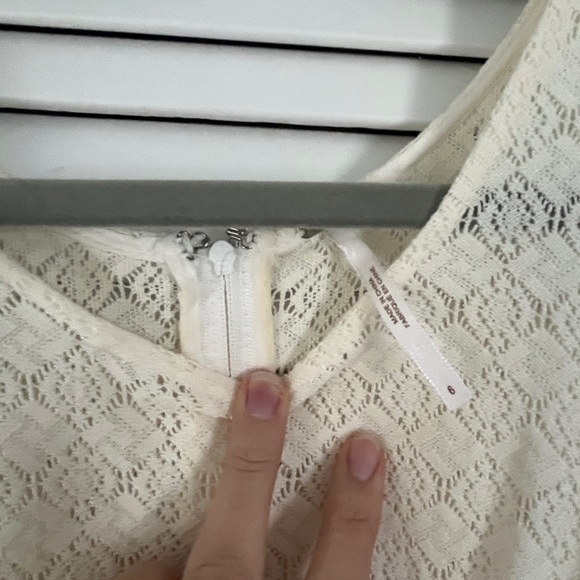 Free People Crochet & Lace “Fitted with Daisies” mini - Cream - Size 6 - Picture 5 of 10